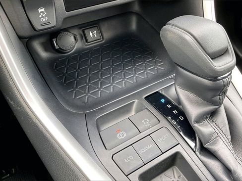 Used 2019 Toyota RAV4 LE image 24