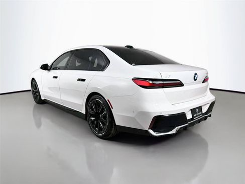 Used 2023 BMW i7 xDrive60 w/ Executive Package 2 AWD/4WD image 7