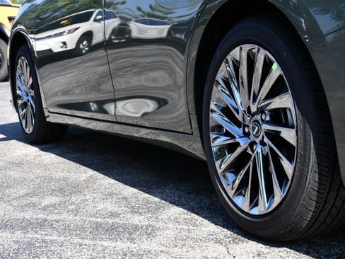 New 2025 Lexus ES 300h w/ Luxury Package image 9