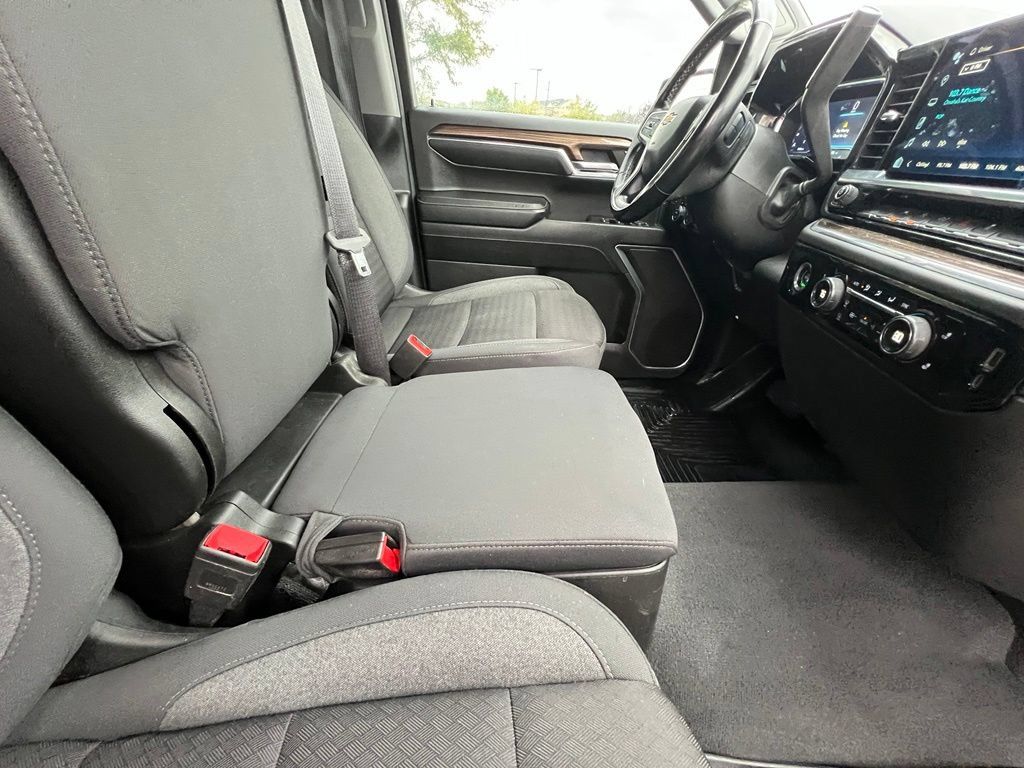Used 2024 Chevrolet Silverado 1500 LT AWD/4WD image 29