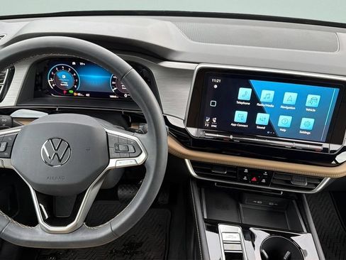 Used 2024 Volkswagen Atlas Cross Sport SE FWD image 17