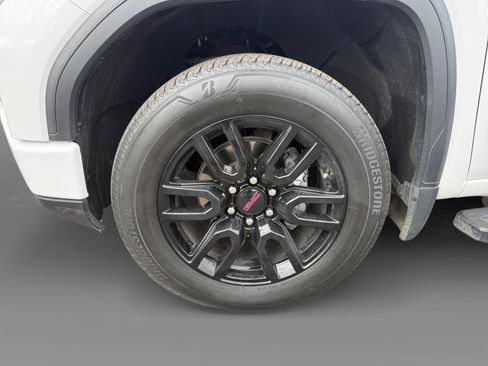 Used 2022 GMC Sierra 1500 Elevation w/ LPO, Elevation Black Package image 9