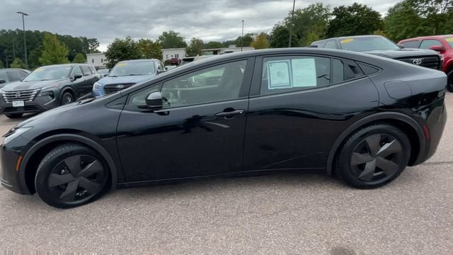 Used 2024 Toyota Prius LE FWD image 5