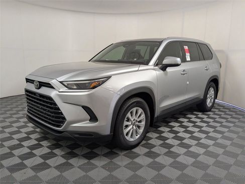 Used 2026 Toyota Grand Highlander XLE image 2