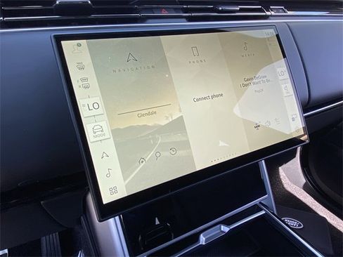 New 2025 Land Rover Range Rover Long Wheelbase SE image 8