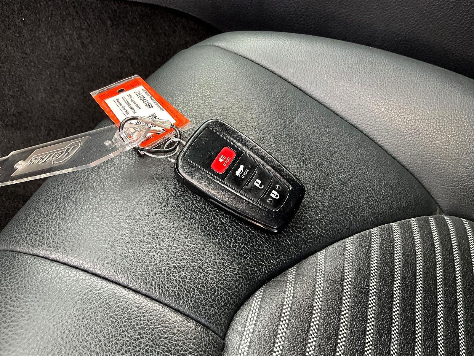 Used 2020 Toyota Camry SE w/ Sunroof Package FWD image 34