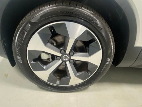 Used 2026 Volvo XC40 B5 Plus AWD/4WD image 5