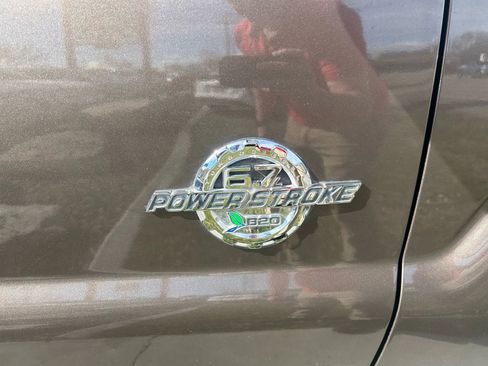 Used 2015 Ford F250 Lariat w/ Lariat Interior Package image 4