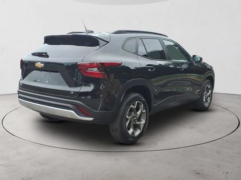 Used 2024 Chevrolet Trax LT w/ LT Convenience Package FWD image 5