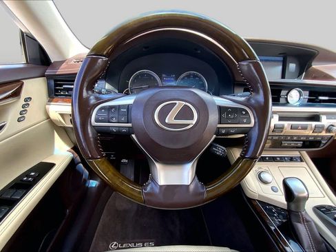 Used 2017 Lexus ES 350 w/ Luxury Package FWD image 6