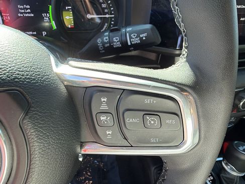 Used 2025 Jeep Wrangler Unlimited Sahara w/ Safety Group AWD/4WD image 28