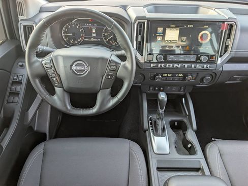 Used 2025 Nissan Frontier SV w/ SV Convenience Package RWD image 9