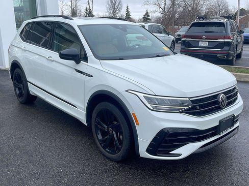 Used 2023 Volkswagen Tiguan SE R-Line image 3