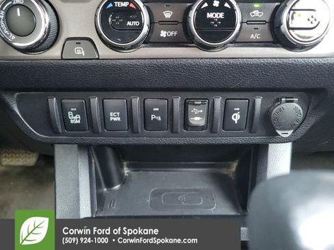 Used 2017 Toyota Tacoma TRD Off-Road image 30