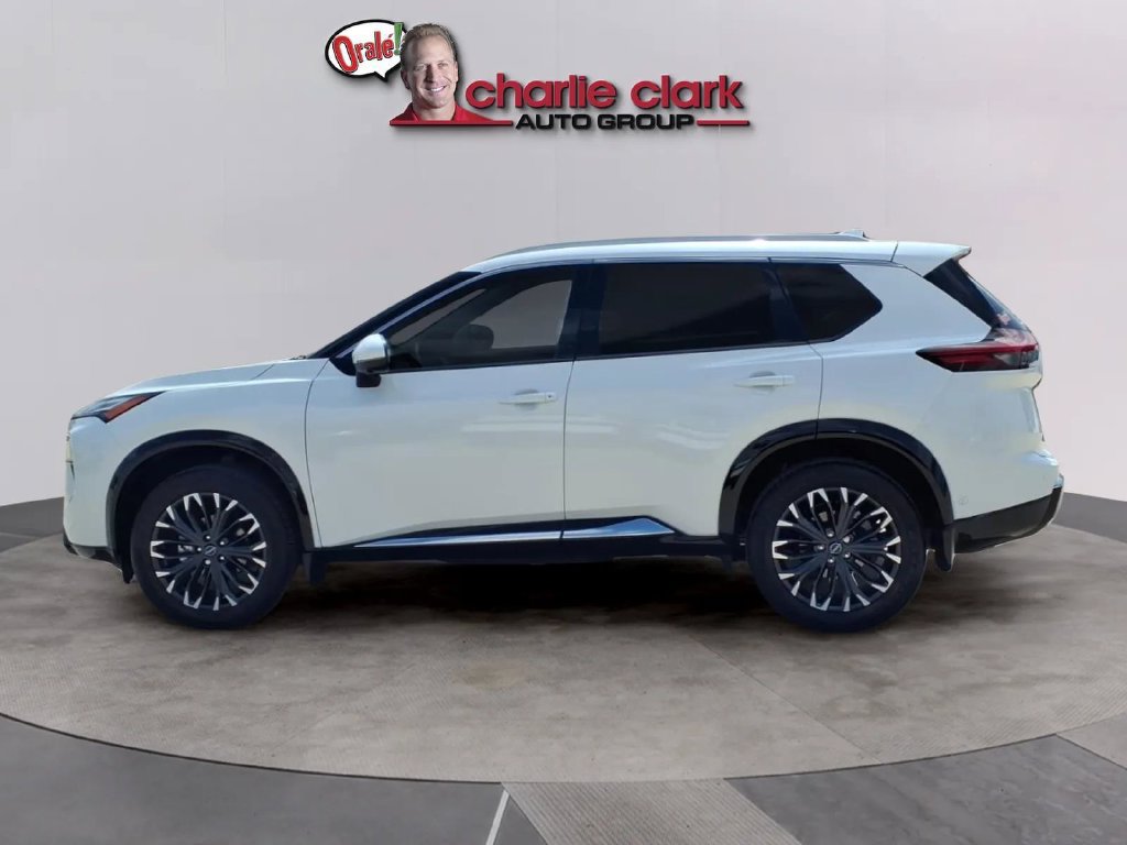 Certified 2025 Nissan Rogue Platinum FWD image 2