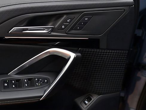 Used 2025 BMW X2 xDrive28i image 8