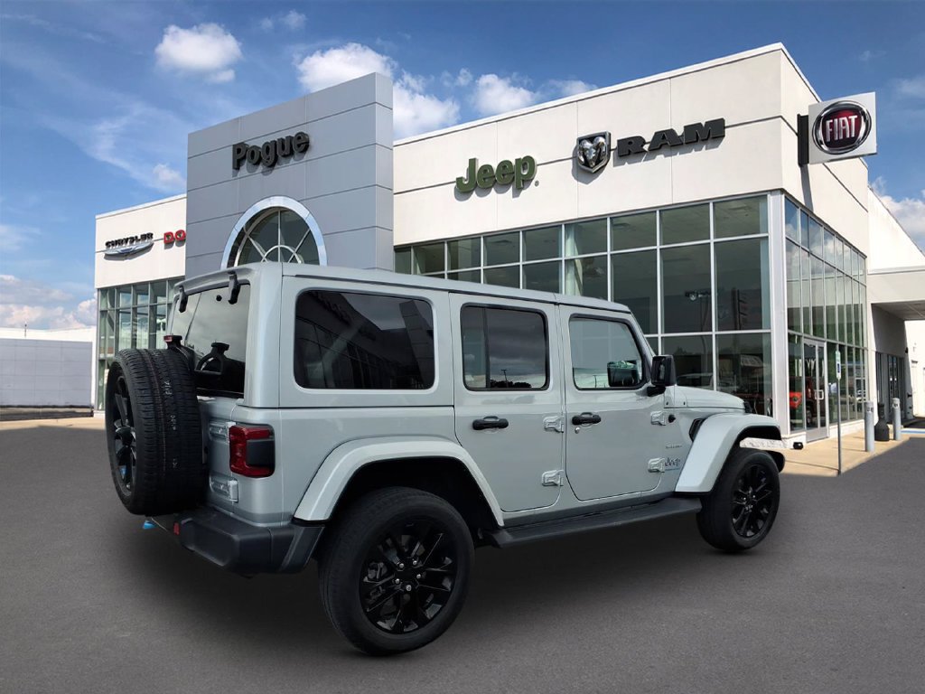 Used 2023 Jeep Wrangler Unlimited Sahara w/ Cold Weather Group AWD/4WD image 3
