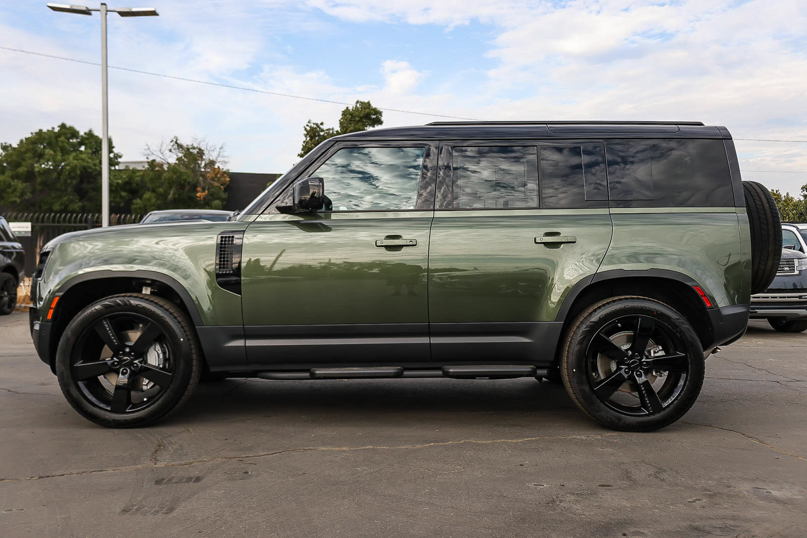 New 2026 Land Rover Defender 110 S AWD/4WD image 8