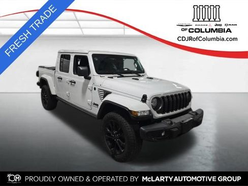 Used 2025 Jeep Gladiator Sport AWD/4WD image 1