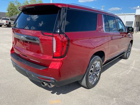 Used 2023 GMC Yukon XL Denali Ultimate AWD/4WD image 6