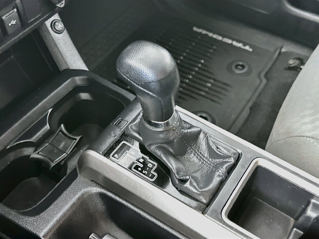 Used 2021 Toyota Tacoma SR5 AWD/4WD image 16