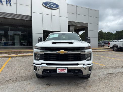 Used 2025 Chevrolet Silverado 2500 LT w/ Convenience Package AWD/4WD image 2