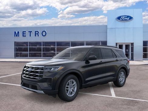 Used 2026 Ford Explorer Active AWD/4WD image 2