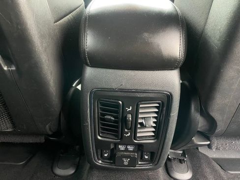 Used 2018 Jeep Grand Cherokee Limited image 36