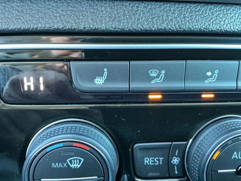 Used 2022 Volkswagen Atlas SE image 31