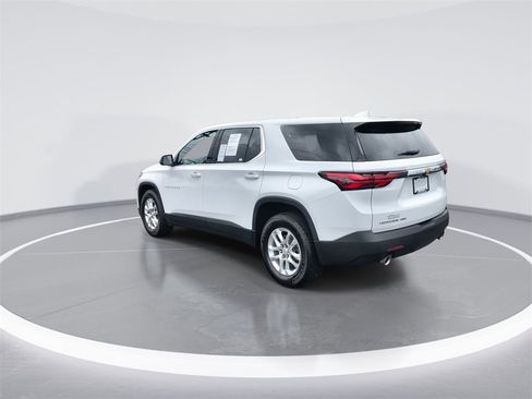 Used 2022 Chevrolet Traverse LS image 6