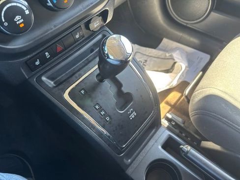 Used 2014 Jeep Patriot Latitude AWD/4WD image 19