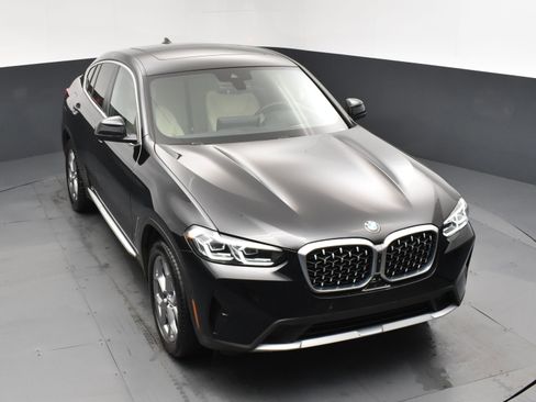 Used 2025 BMW X4 xDrive30i image 21