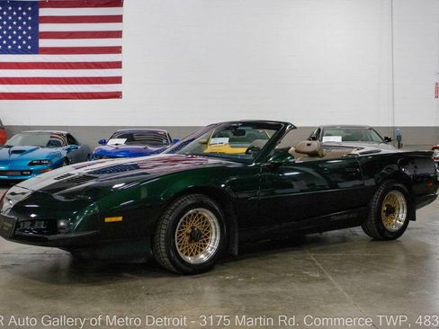 Used 1992 Pontiac Firebird Trans Am image 1