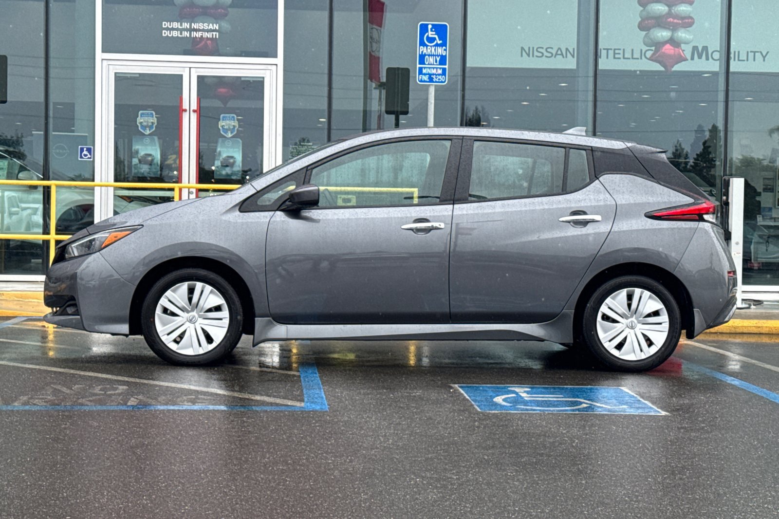 Used 2025 Nissan Leaf S FWD image 7