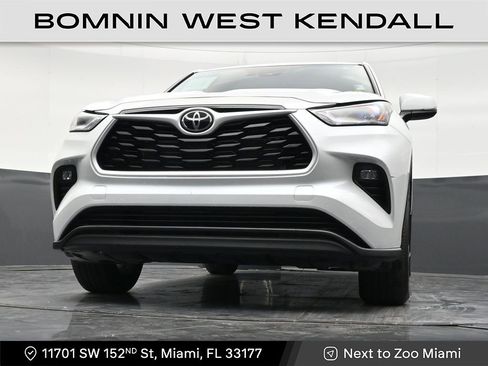 Used 2025 Toyota Highlander LE image 27