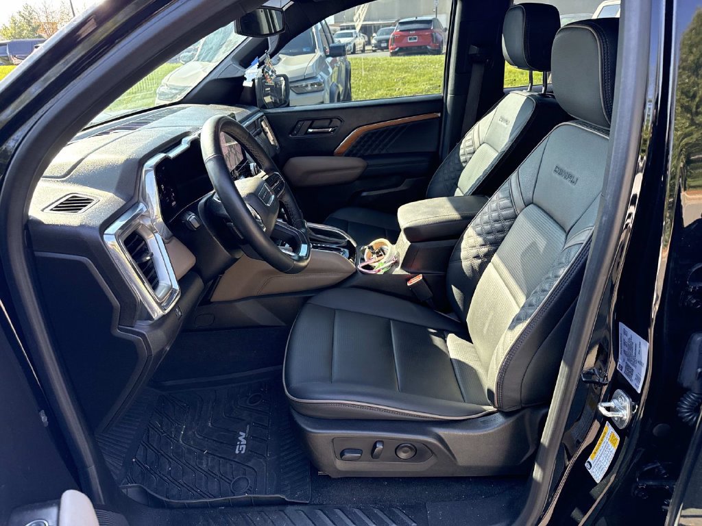 Used 2024 GMC Canyon Denali AWD/4WD image 6