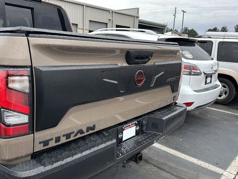 Used 2023 Nissan Titan PRO-4X w/ Pro-4x Convenience Package image 10