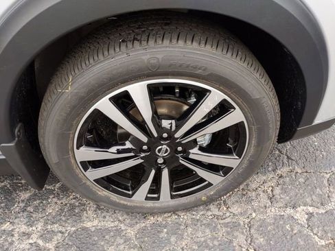 Used 2020 Nissan Kicks SV w/ Exterior Package image 9