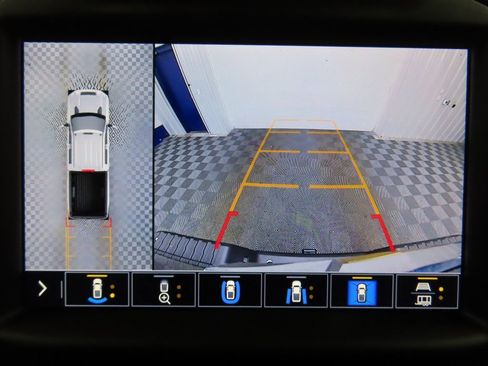 Used 2023 Chevrolet Silverado 3500 High Country w/ Z71 Off-Road Package image 16