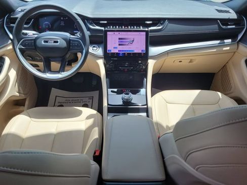 Used 2025 Jeep Grand Cherokee Limited RWD image 15