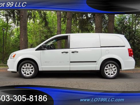 Used 2014 RAM C/V Tradesman w/ UConnect Hands-Free Group FWD image 1