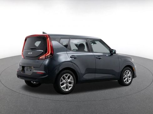 Used 2025 Kia Soul LX w/ LX Technology Package FWD image 8