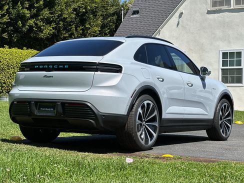 New 2026 Porsche Macan Electric RWD image 8