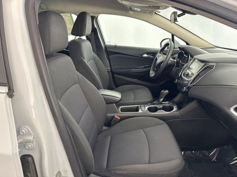 Used 2018 Chevrolet Cruze LT w/ Convenience Package image 20