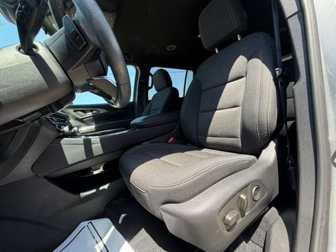 Used 2026 Chevrolet Traverse LT w/ Midnight/Sport Edition FWD image 12