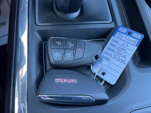 Used 2023 GMC Sierra 1500 SLT w/ SLT Premium Plus Package image 27
