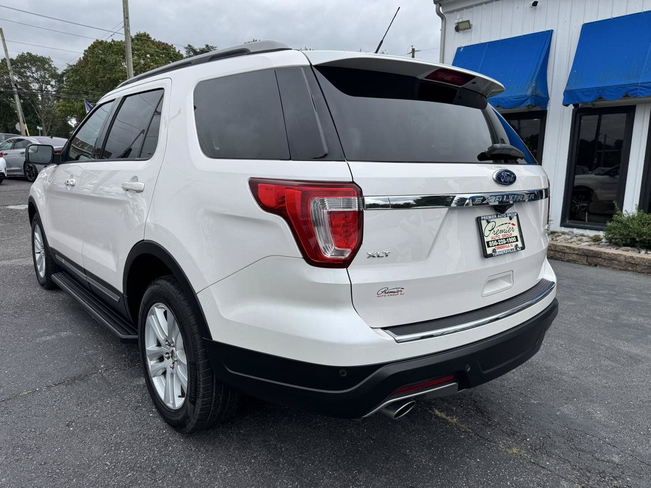 Used 2018 Ford Explorer XLT w/ Equipment Group 202A AWD/4WD image 7