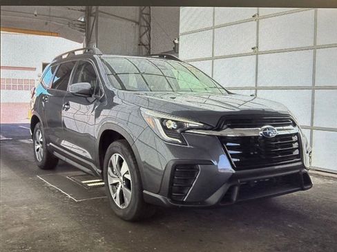 Used 2024 Subaru Ascent Premium w/ Convenience Package image 5