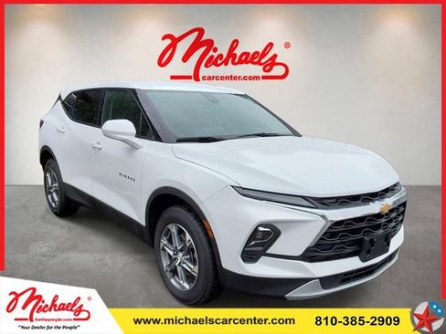 Used 2025 Chevrolet Blazer LT FWD image 1