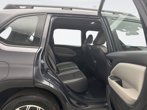 Used 2025 Subaru Forester image 17